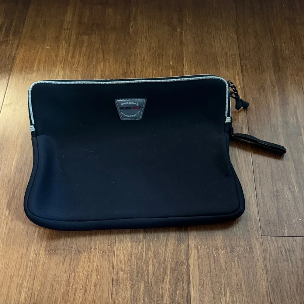 Mobile Edge Neoprene Laptop Sleeve Black Zip Foam Tech Pouch Protective Cover